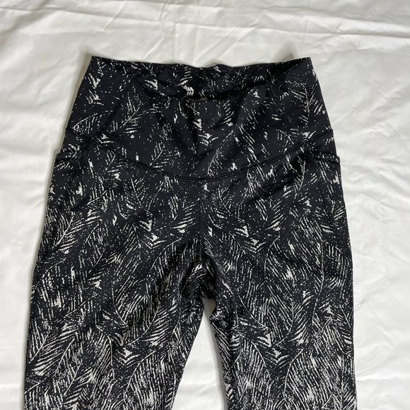 All in Motion Workout Leggings - Picture 4 of 7